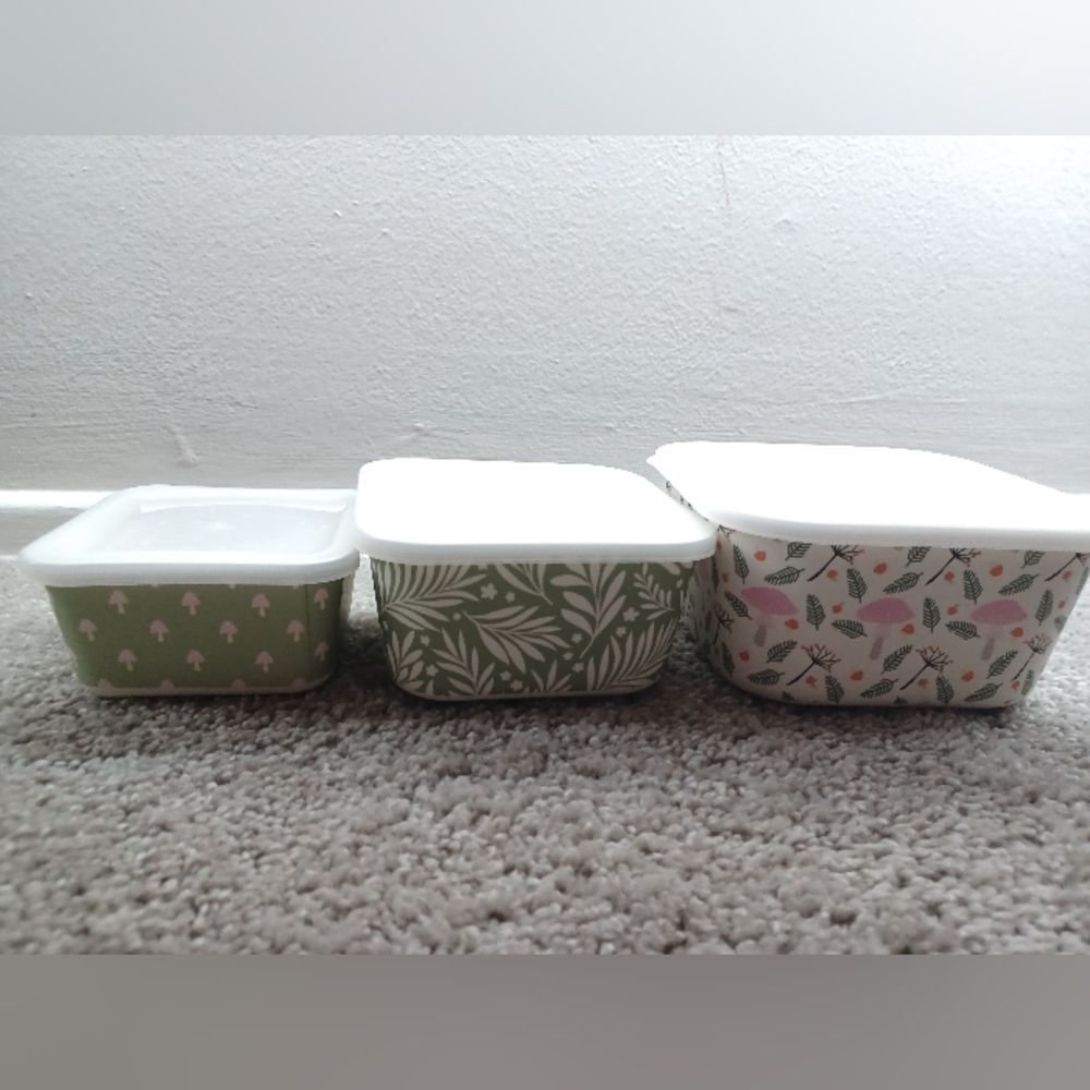 Plastic mushroom leaf 1970s Inspired Food Containers - Picture 2 of 2